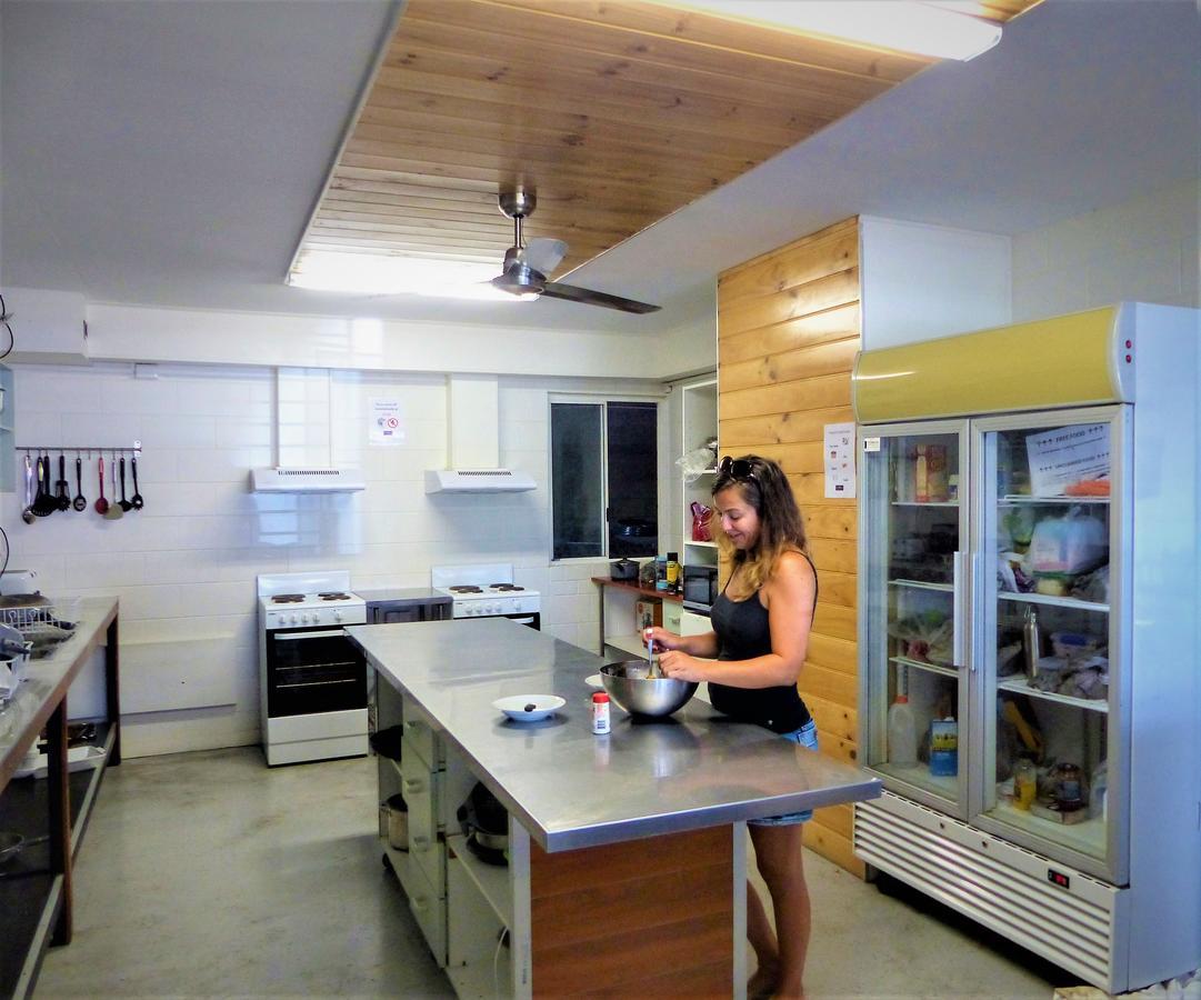 Foreign Exchange Accommodation-Beachside Townsville Exterior photo